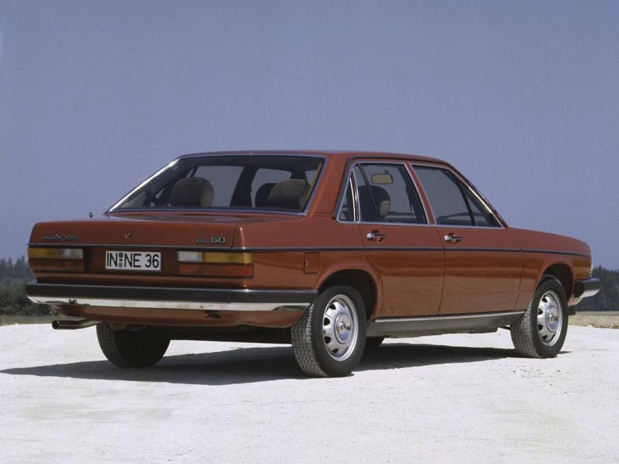  Audi 100 5D (C2) 1977 года  (фото 2 из 2)